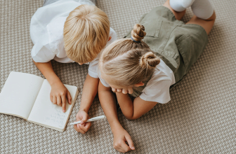 Verschillende huishoudelijke vlekken aanpakken: effectieve verwijderingstechnieken en de waarde van professionele tapijtreiniging